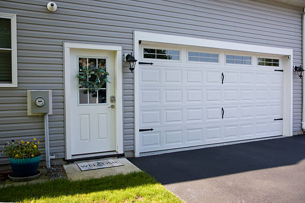 24/7 Emergency Garage Door Panel Replacement experts in Snow Hill, MD